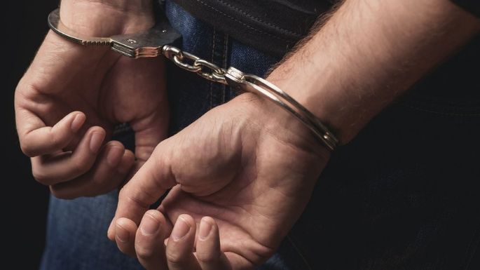 Vecinos retuvieron a un joven que había robado una billetera y amenazado con un cuchillo