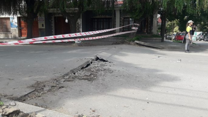 Por el calor, se levantó el pavimento en una esquina de la ciudad