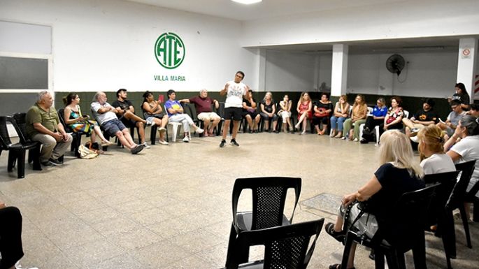 Marchan contra el mega DNU