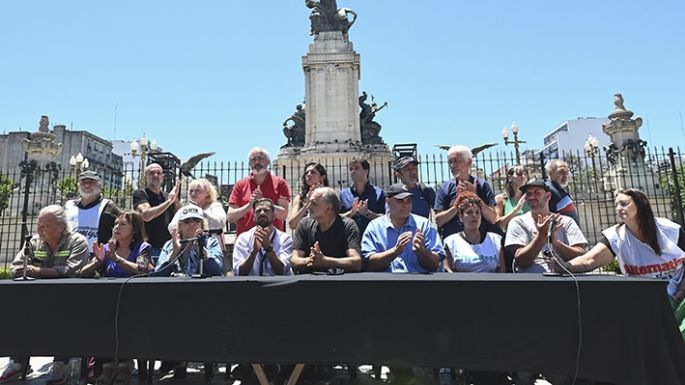 Los trabajadores protestan, el Gobierno amenaza