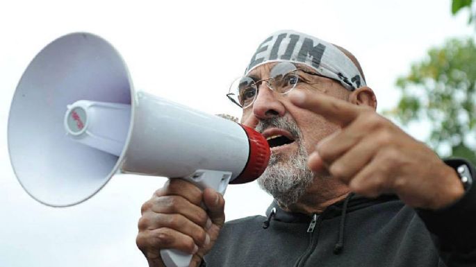 Detuvieron al dirigente Carlos "Perro" Santillán, quien viajaba al acto de la CGT