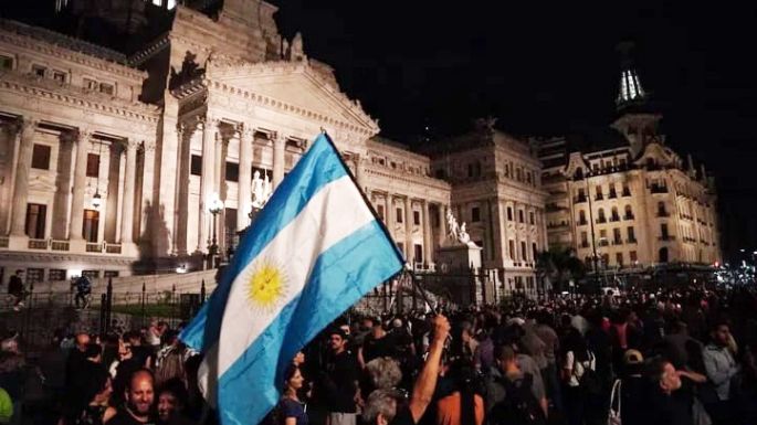Cacerolazos contra el megaproyecto de ley presentado hoy