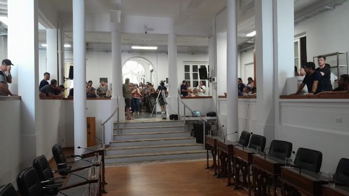 Vecinos pidieron que ediles y Accastello rechacen el DNU de Milei