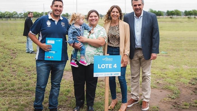 Adjudicaron lotes, casas y créditos para construir