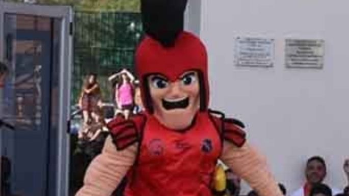 Sparta presentó a su nueva mascota