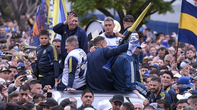 Masiva marcha con Riquelme