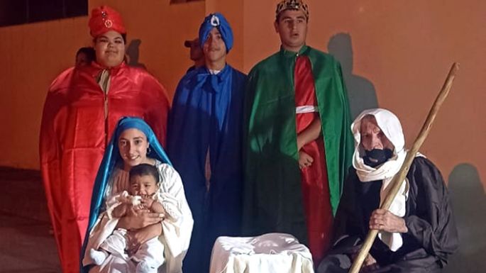 Se encendió el arbolito y hubo un pesebre viviente