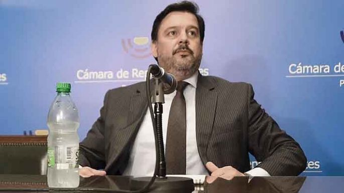 Renunció un ministro al descubrirse que mintió sobre su título profesional
