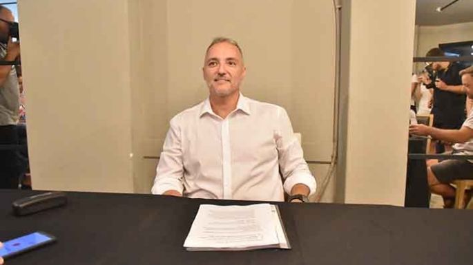 El secretario de Educación, primer  funcionario del Ejecutivo que se lanzó