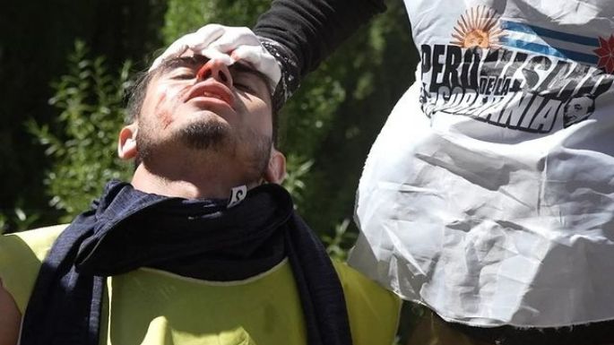 Peones de Lewis impidieron el ingreso de manifestantes a Lago Escondido
