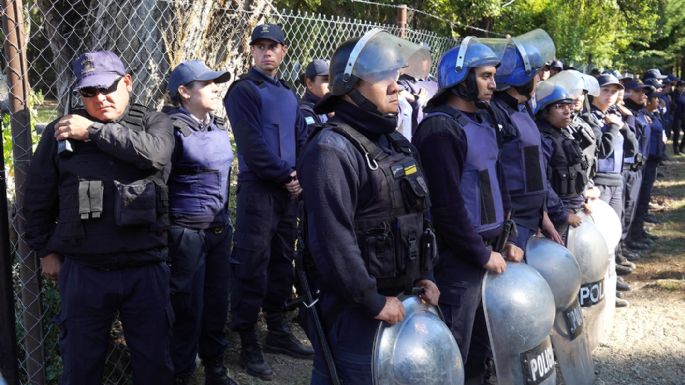 Peones de Lewis impidieron el ingreso de manifestantes a Lago Escondido