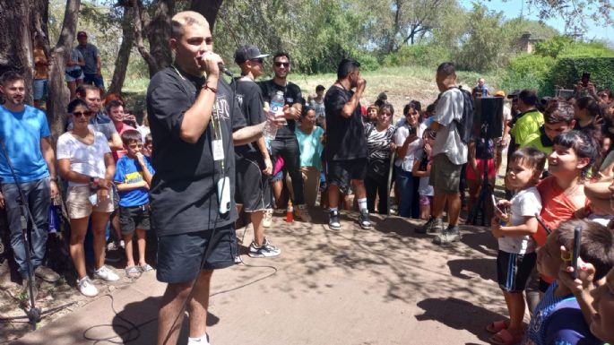 Callejero Fino protagonizó un “encuentro” con los vecinos