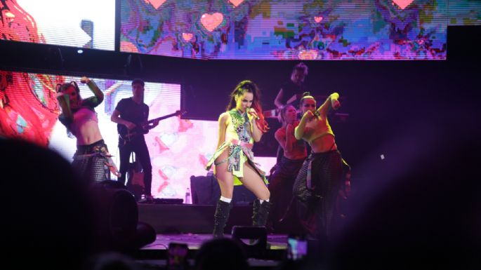Lali salió al escenario con su enorme carisma y el público delira