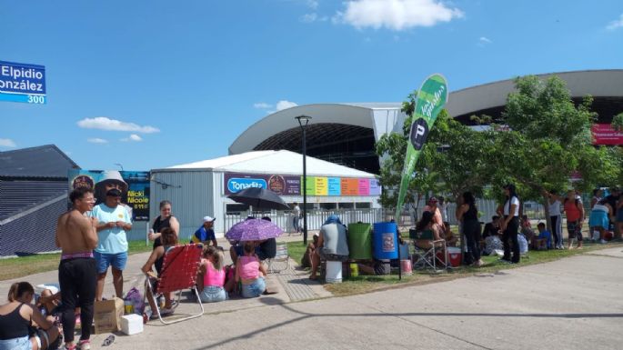 Se extiende la fila de fanáticos para la noche del cuarteto