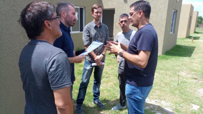 Evaluaron el avance de las obras de las viviendas en El Vallecito