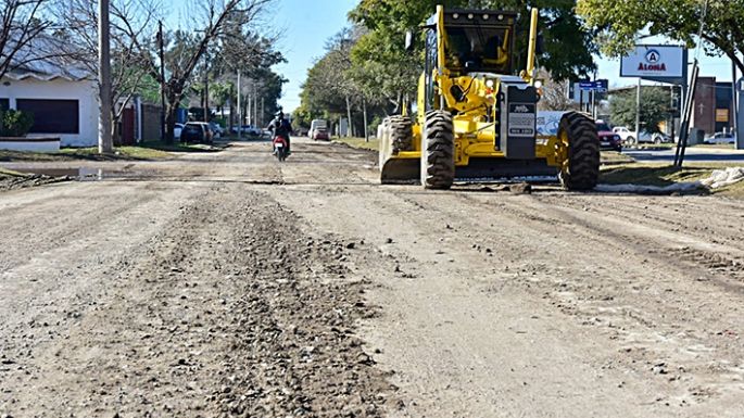 Tras las lluvias, reparan calles de tierra en seis zonas de la ciudad