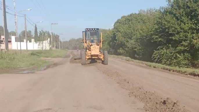 Comenzaron a reparar calles de tierra afectadas por las lluvias