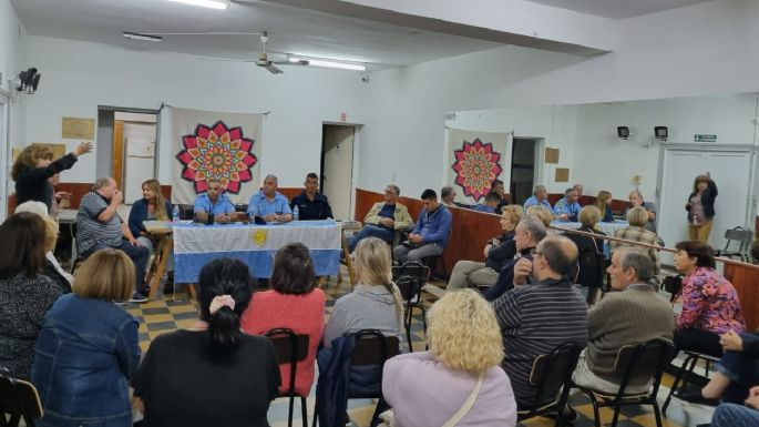 Autoridades policiales se reunieron con vecinos de barrio Güemes