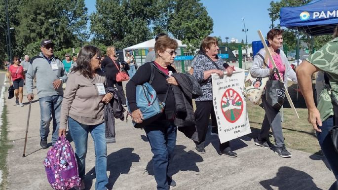 Comienza a llegar el público al Festival del Adulto Mayor