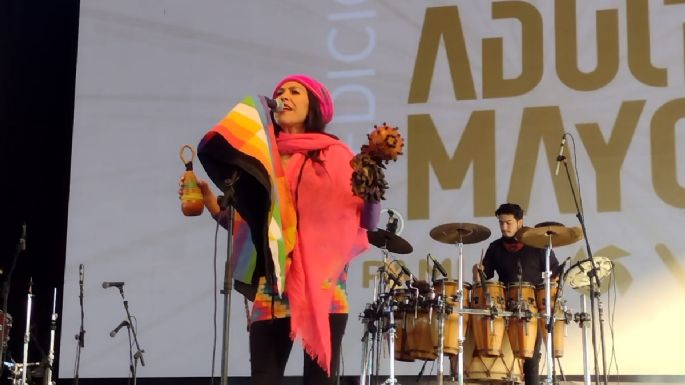 Roxana Carabajal da inicio a su show en el Anfi