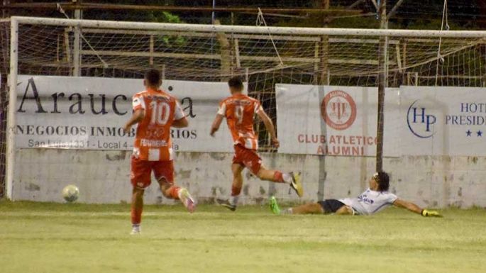 Alumni venció al Lobo y es nuevo líder