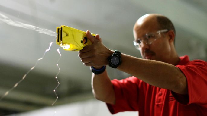 El Gobierno compró 100 pistolas Taser para grupos especiales de las fuerzas federales