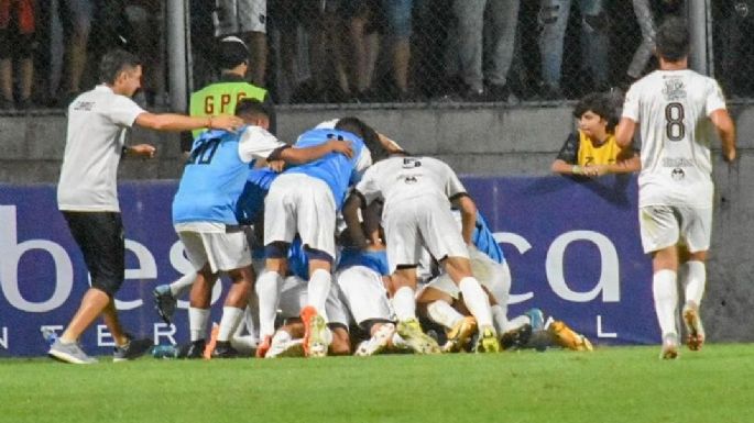 Claypole dio otro batacazo y eliminó a Newell's en los 32 avos de final