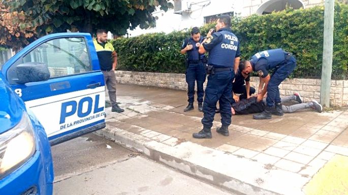 Atraparon a un ladrón y a un  sujeto que golpeó a su pareja