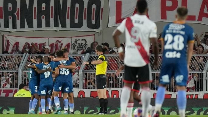 Arsenal sorprendió a River con un gol del villamariense Guzmán
