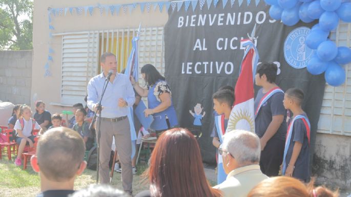 [Videos] Gill participó del inicio de clases y entregó elementos deportivos