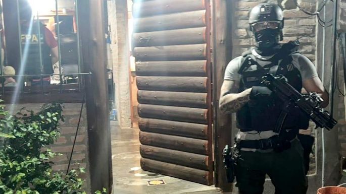 Detuvieron a un sujeto por venta de drogas a metros de un colegio