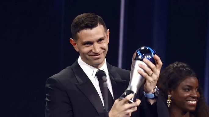 El "Dibu" Martínez ganó el premio a Mejor Arquero 2022