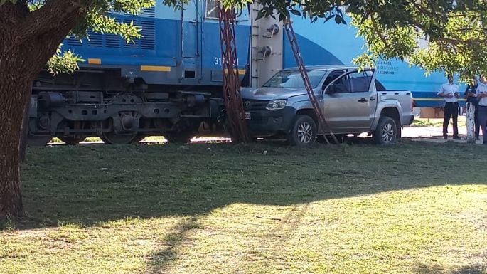 James Craik: una camioneta chocó contra un tren de pasajeros