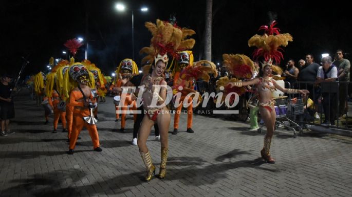 Comenzaron los Carnavales Gigantes en Villa Nueva