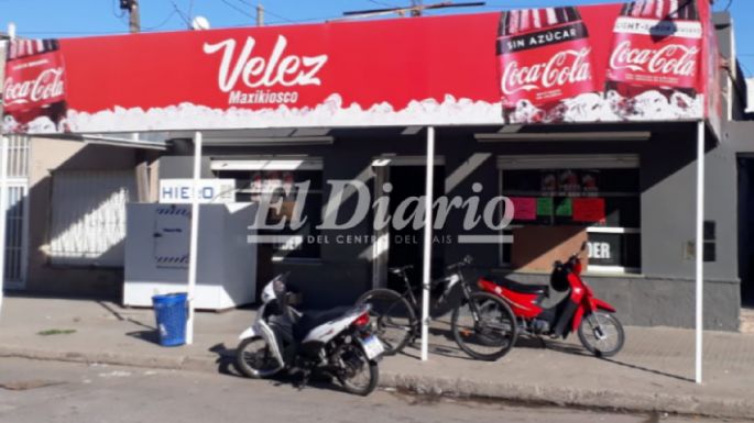 Hinchas de Río Cuarto robaron en un maxiquiosco