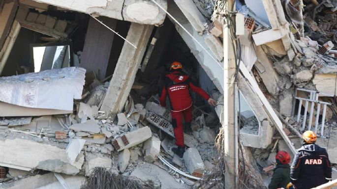 Catástrofe natural en Turquía y Siria deja hasta el momento casi 4 mil fallecidos