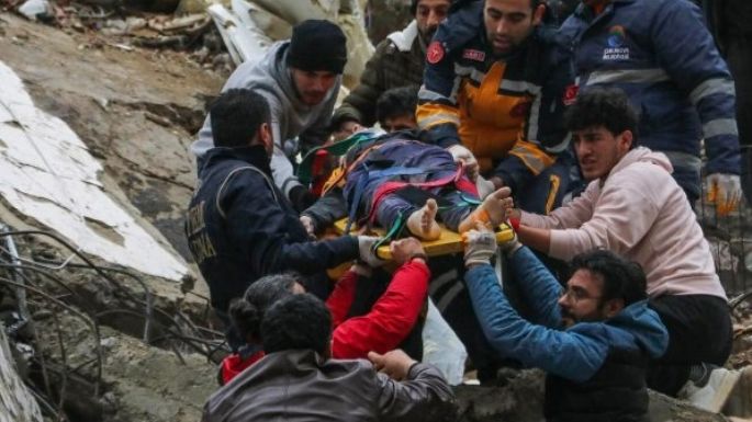 Catástrofe natural en Turquía y Siria deja hasta el momento casi 4 mil fallecidos