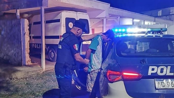 Lo vieron cuando cortaba cables públicos y terminó detenido