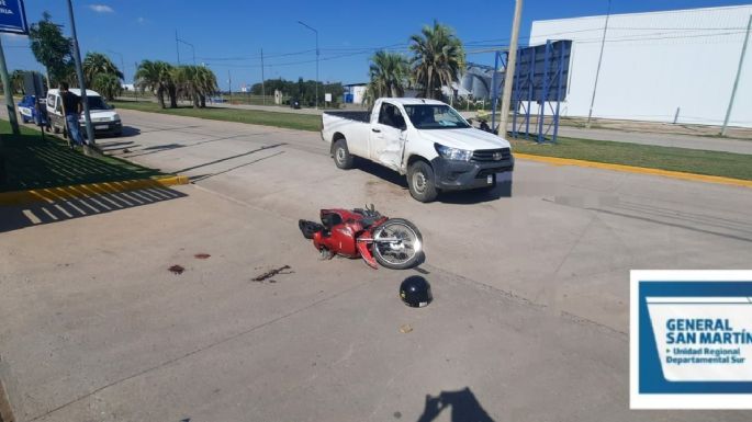 Grave fractura de un motociclista que chocó en el Parque Industrial