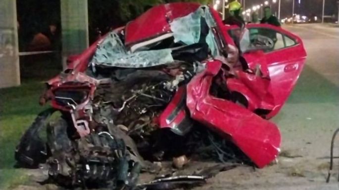 Impacto fatal contra la columna de una pasarela
