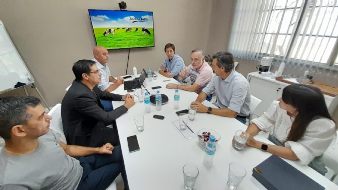 Entregan certificado de Promoción Industrial a la empresa Santa Clara