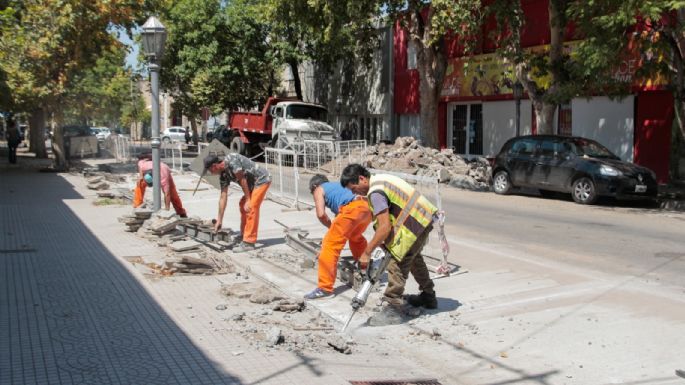 Repavimentan el sector para estacionar en Lisandro de la Torre