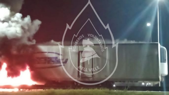 Se incendió un semirremolque en la autopista