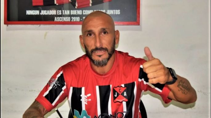 El Cholo Giñazú ya puso la firma en Agrario