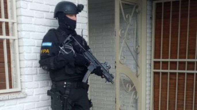 Vendía drogas en una casa usurpada y fue detenido