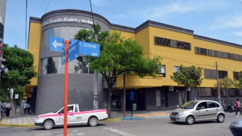 Padres y madres del Rivadavia juntan firmas para reclamar por la climatización de las aulas