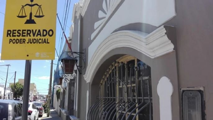 Golpeó a su expareja con un hierro