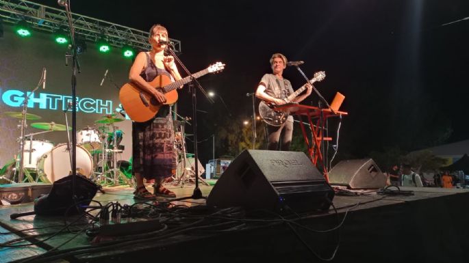 Hilda Lizarazu ya prueba sonido para esta noche