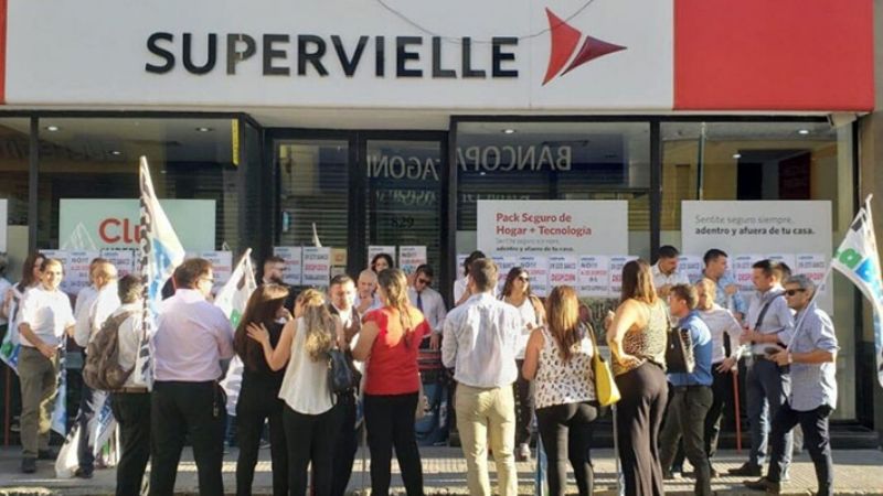 Acuerdo en paritarias  y paro en el Supervielle