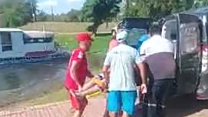 Bomberos reanimaron al ocupante de una balsa